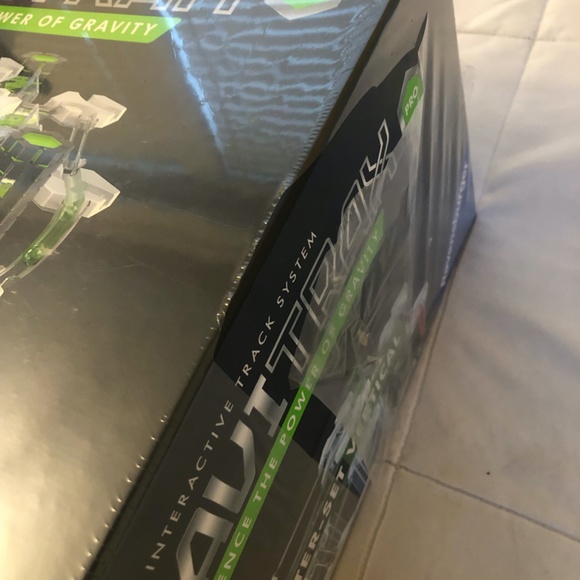 Ravensburger GraviTrax PRO Vertical Starter Set - Marble Run and STEM Toy - Picture 5 of 7